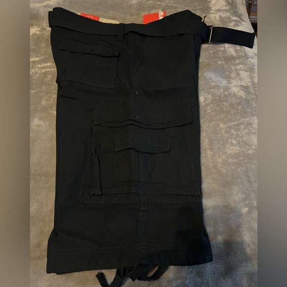 Messenger Cargo Short hits below the knee. UNIONBAY  size 32. Black - Picture 10 of 11